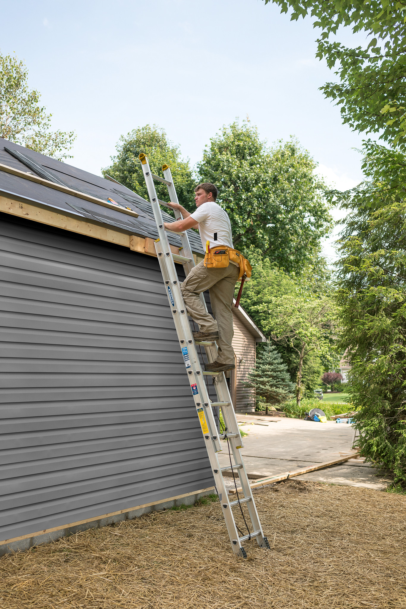 Werner 24 Aluminum DRung Equalizer Extension Ladder With