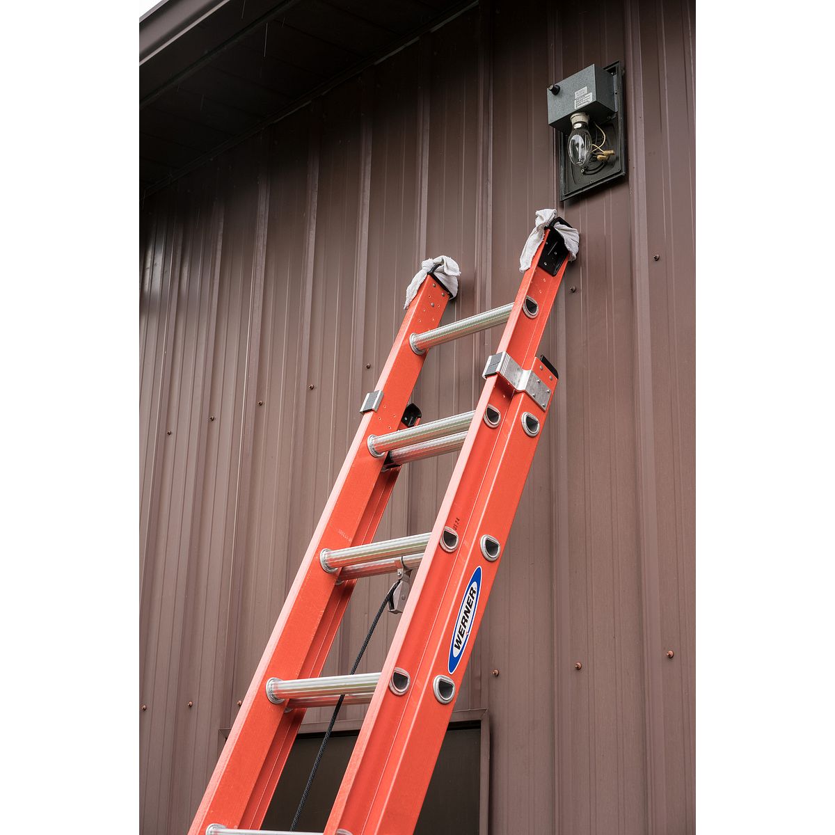 16 foot fiberglass deals ladder