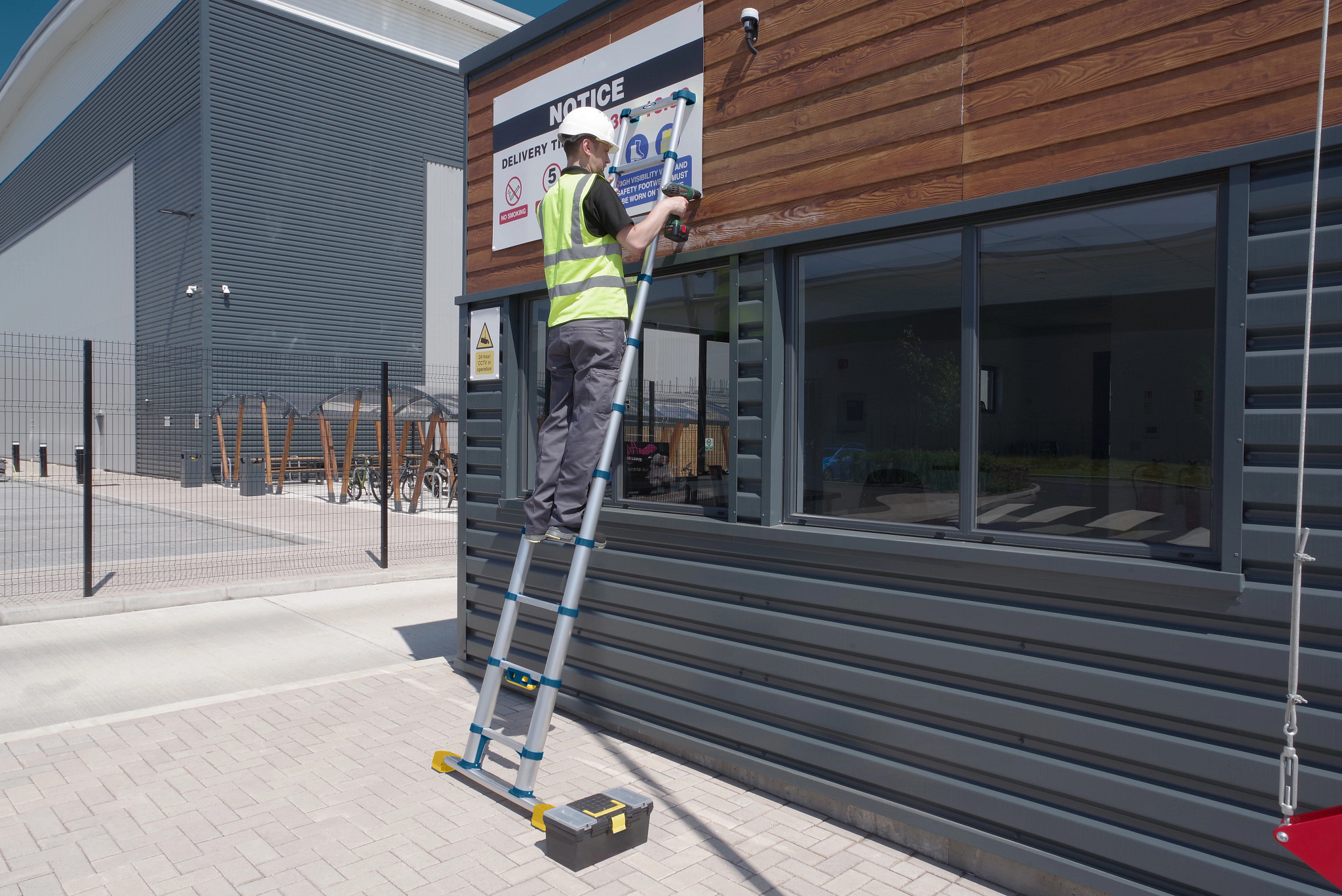 85032 | Extension Ladders | Werner