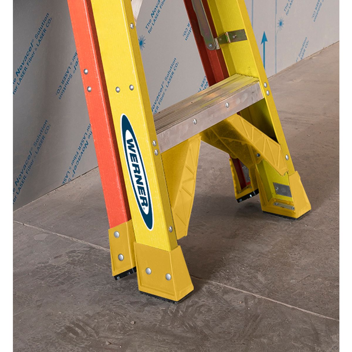 L7304 | Step Ladders | Werner US L7304 | Step Ladders | Werner US