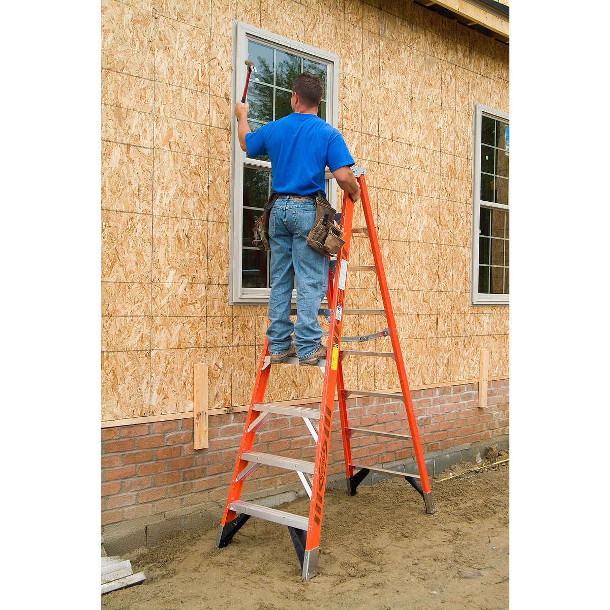 Werner 8 best sale foot fiberglass ladder