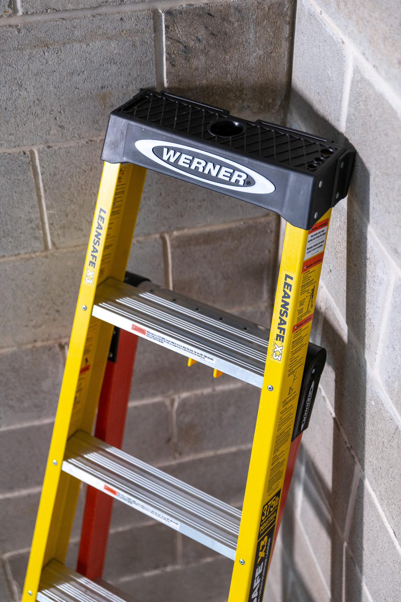Youngman Fibreglass Step Ladder Youngman Catwalk S400 GRP Steps for Heavy Duty Industrial 